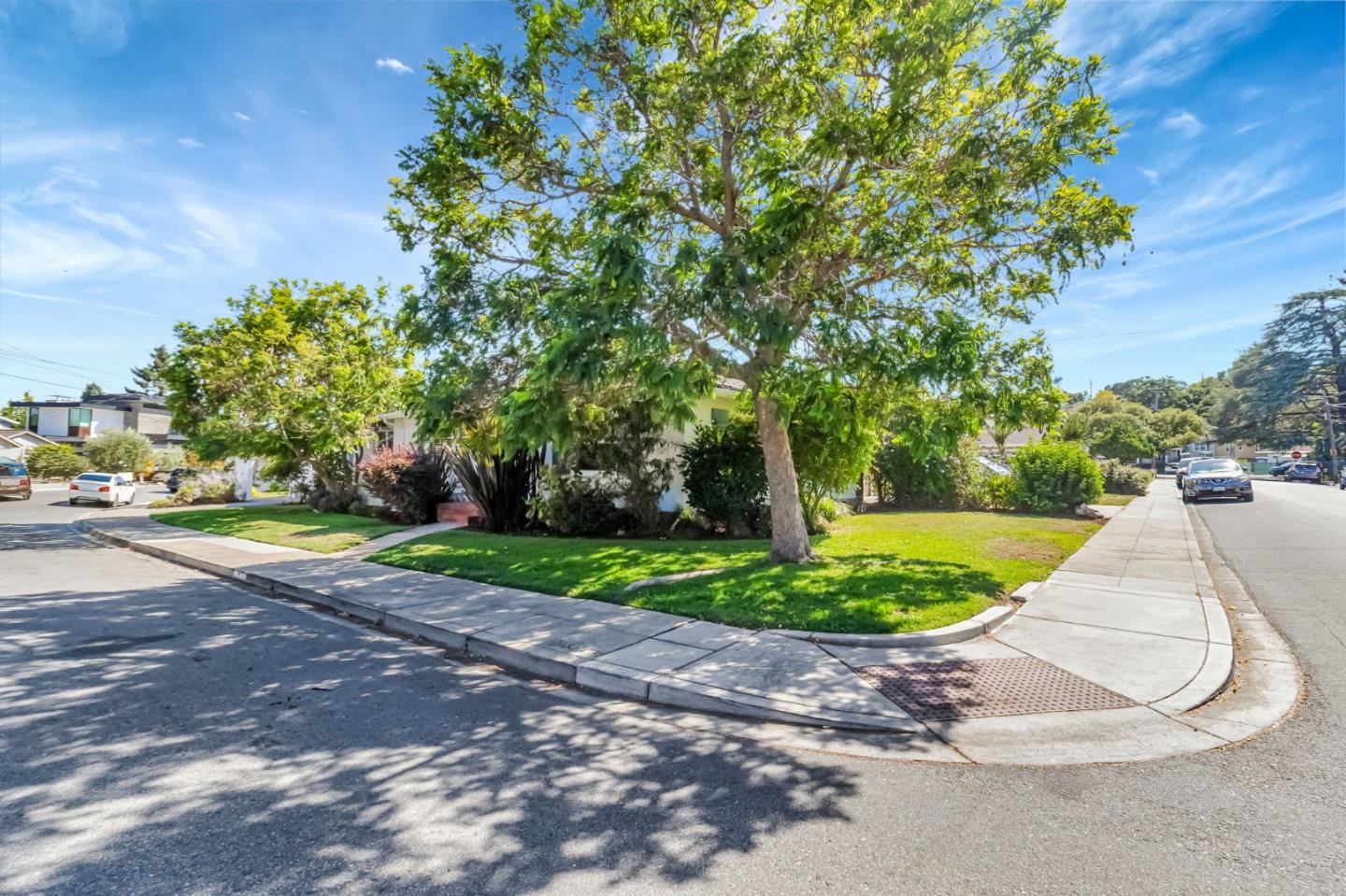 Detail Gallery Image 3 of 36 For 1400 Oakhurst Ave, San Carlos,  CA 94070 - 2 Beds | 1/1 Baths