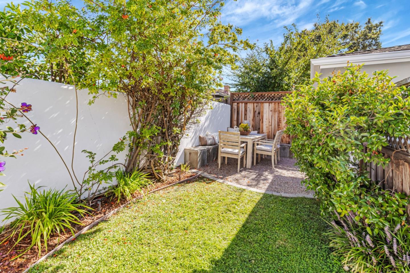 Detail Gallery Image 31 of 36 For 1400 Oakhurst Ave, San Carlos,  CA 94070 - 2 Beds | 1/1 Baths