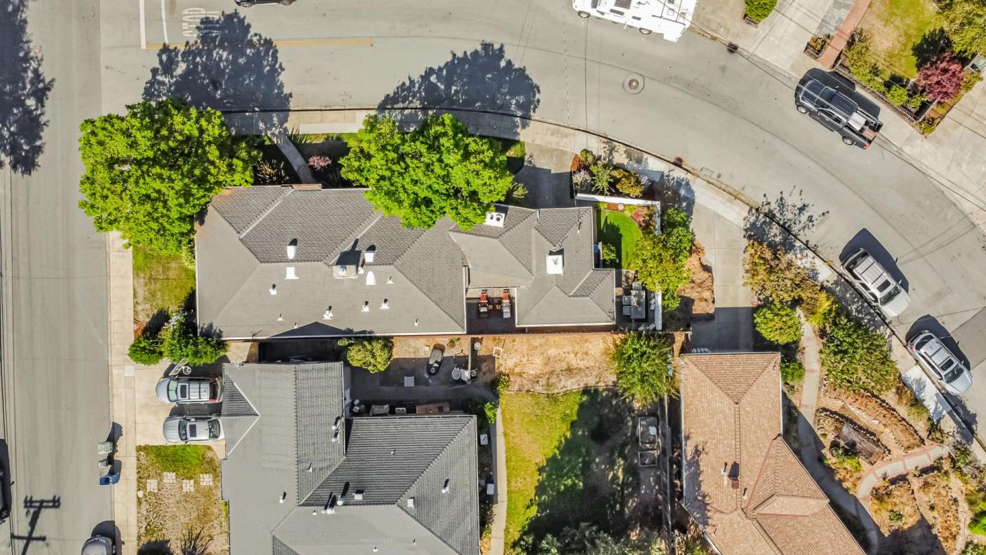 Detail Gallery Image 34 of 36 For 1400 Oakhurst Ave, San Carlos,  CA 94070 - 2 Beds | 1/1 Baths
