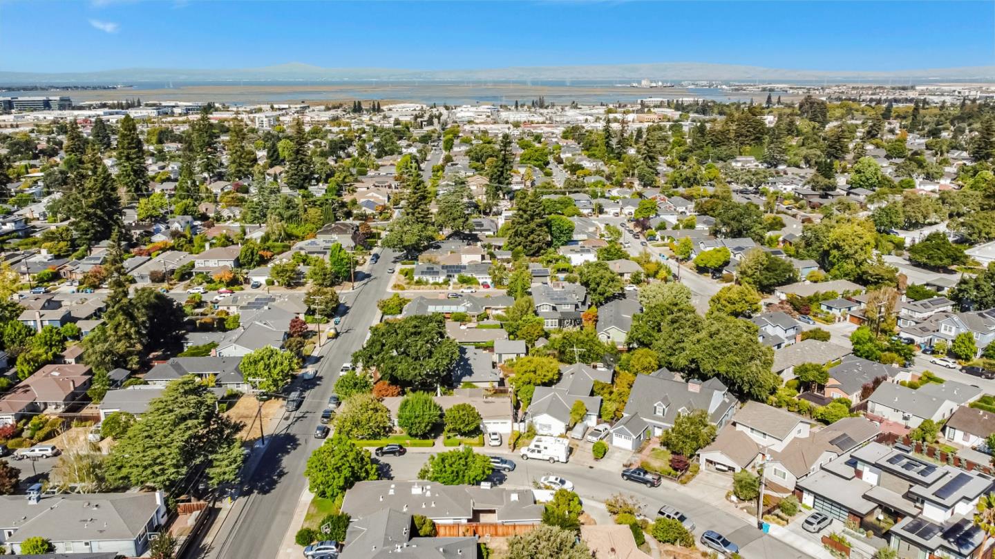 Detail Gallery Image 35 of 36 For 1400 Oakhurst Ave, San Carlos,  CA 94070 - 2 Beds | 1/1 Baths