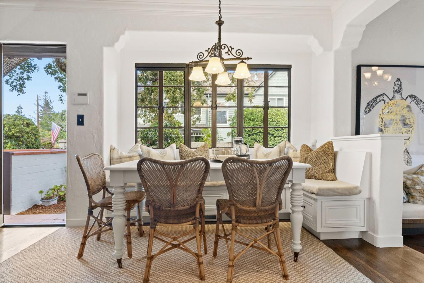 Detail Gallery Image 12 of 47 For 503 Arlington Rd, Redwood City,  CA 94062 - 5 Beds | 2/1 Baths