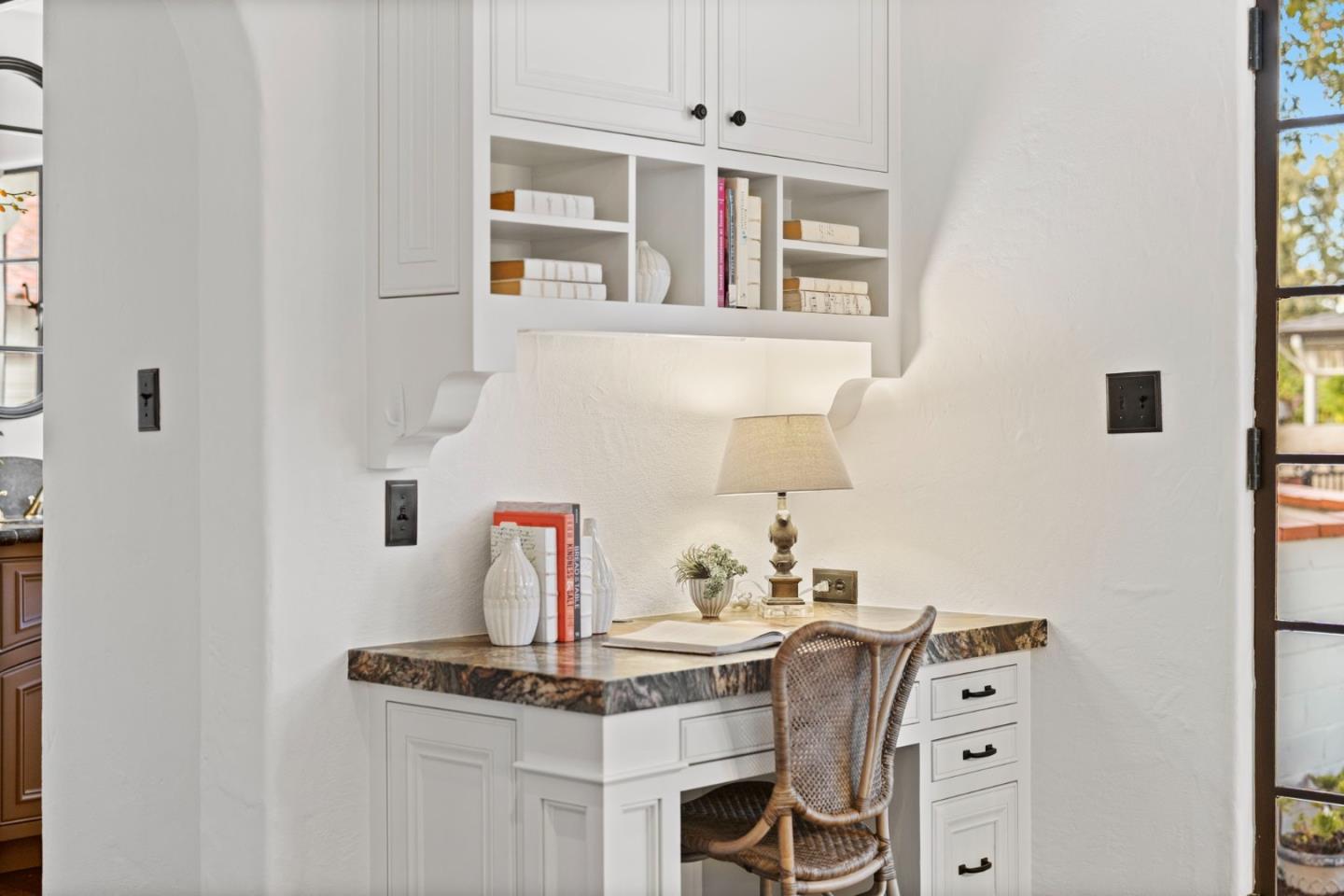 Detail Gallery Image 17 of 47 For 503 Arlington Rd, Redwood City,  CA 94062 - 5 Beds | 2/1 Baths