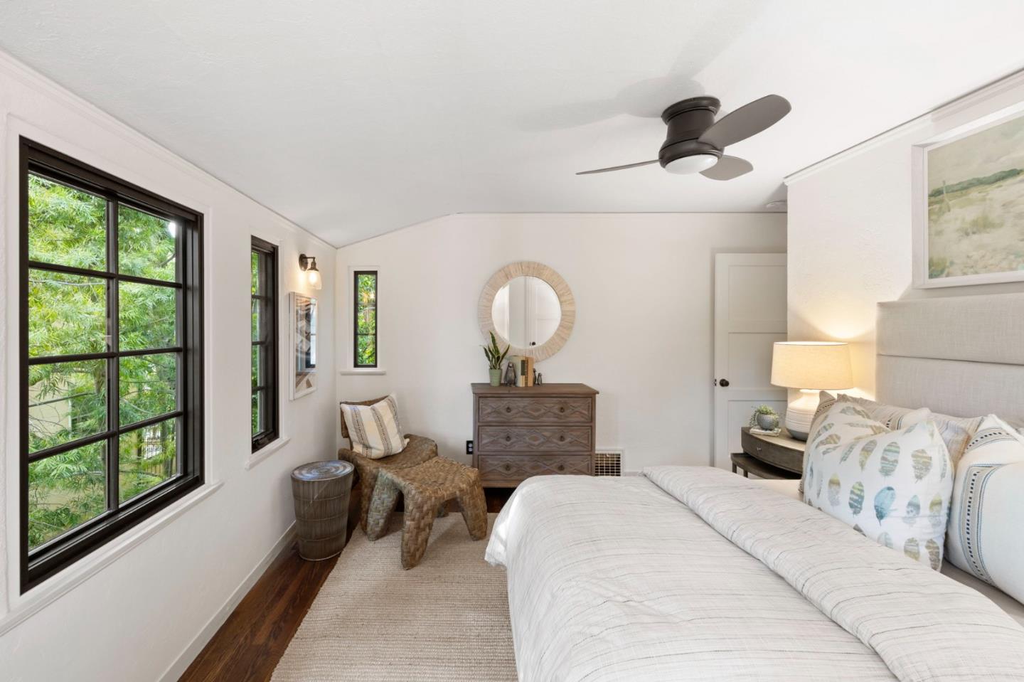 Detail Gallery Image 27 of 47 For 503 Arlington Rd, Redwood City,  CA 94062 - 5 Beds | 2/1 Baths