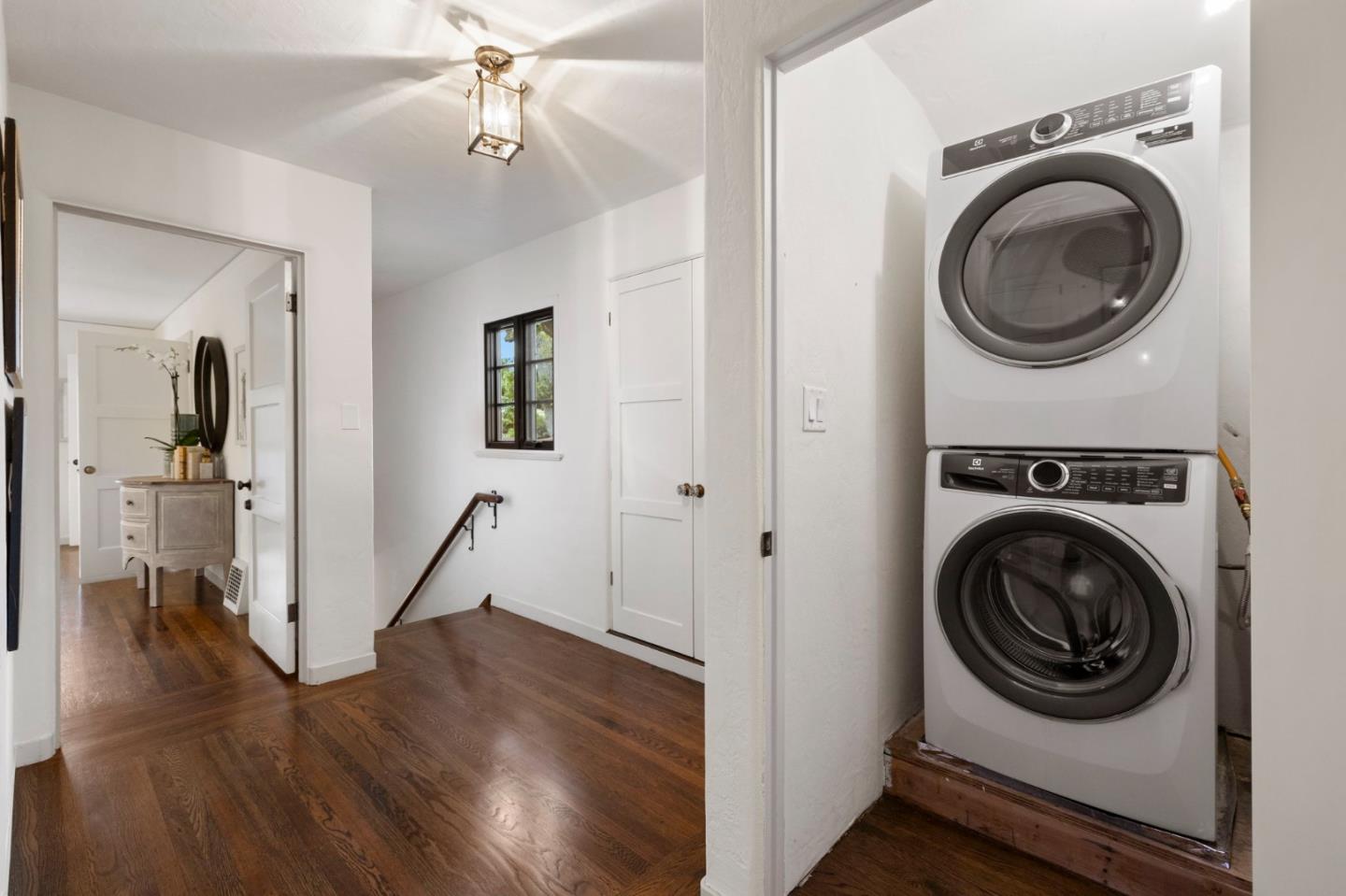 Detail Gallery Image 31 of 47 For 503 Arlington Rd, Redwood City,  CA 94062 - 5 Beds | 2/1 Baths