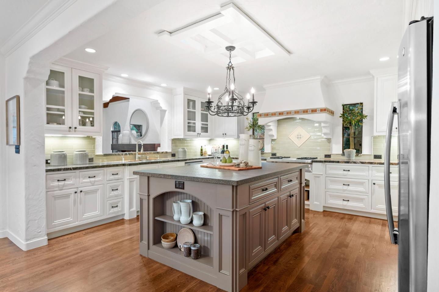 Detail Gallery Image 34 of 47 For 503 Arlington Rd, Redwood City,  CA 94062 - 5 Beds | 2/1 Baths
