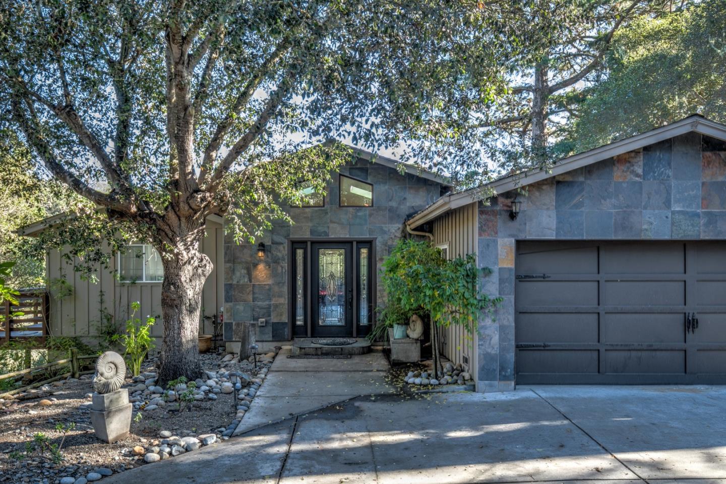 Detail Gallery Image 2 of 19 For 24971 N Carmel Hills Dr, Carmel,  CA 93923 - 4 Beds | 3 Baths