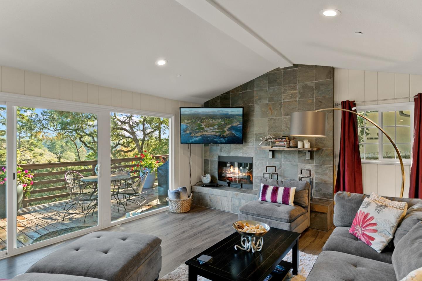 Detail Gallery Image 8 of 19 For 24971 N Carmel Hills Dr, Carmel,  CA 93923 - 4 Beds | 3 Baths
