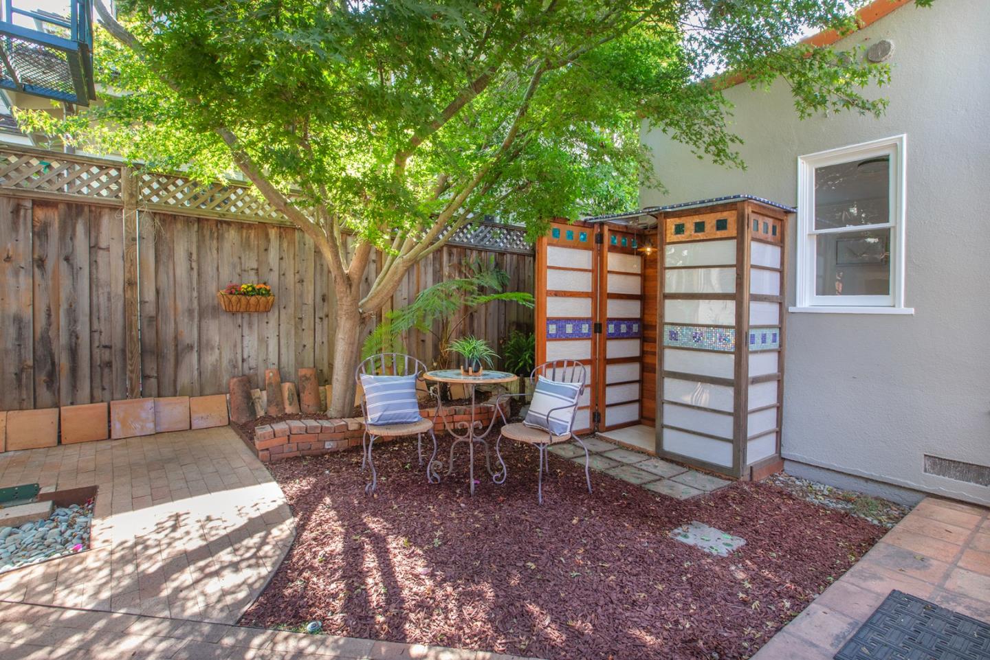 Detail Gallery Image 28 of 63 For 212 Gilbert Ave, Menlo Park,  CA 94025 - 3 Beds | 3 Baths