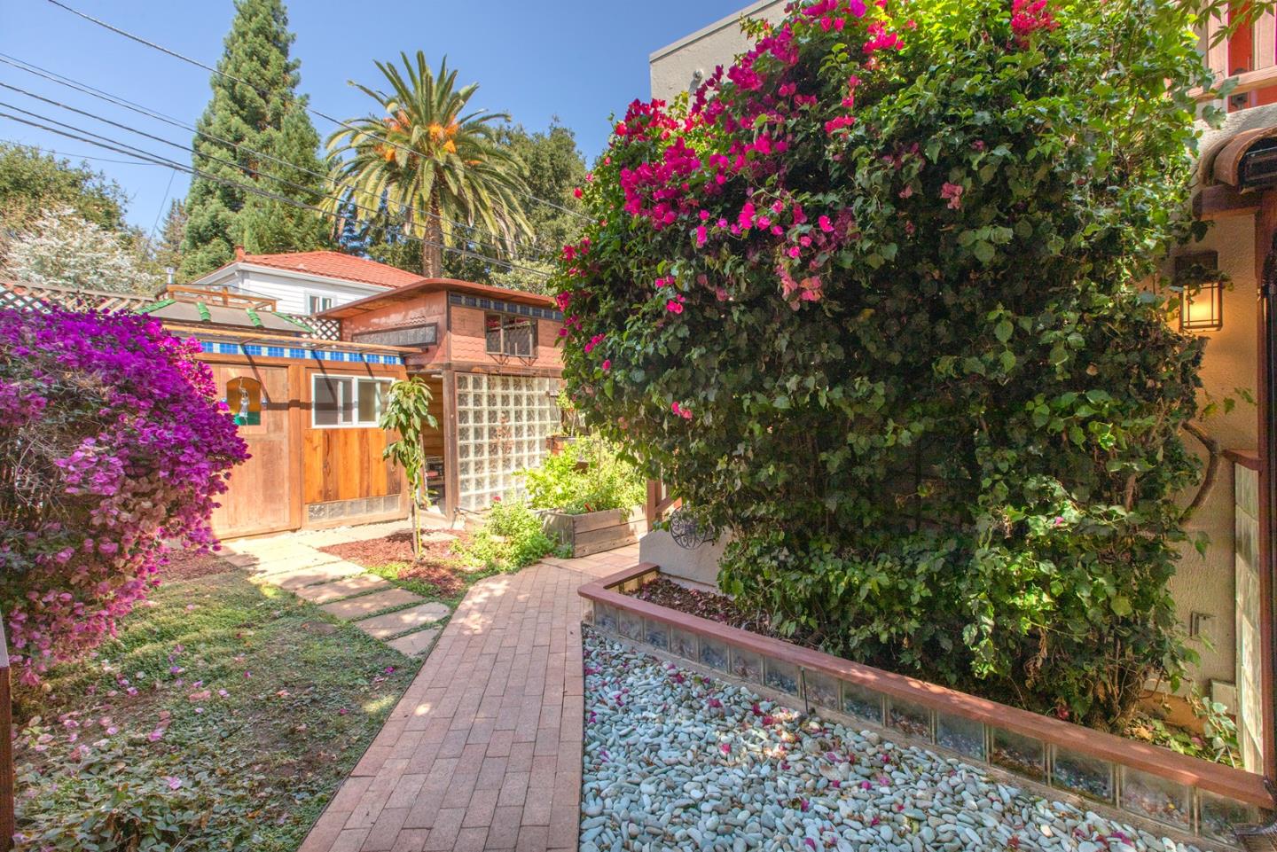 Detail Gallery Image 29 of 63 For 212 Gilbert Ave, Menlo Park,  CA 94025 - 3 Beds | 3 Baths