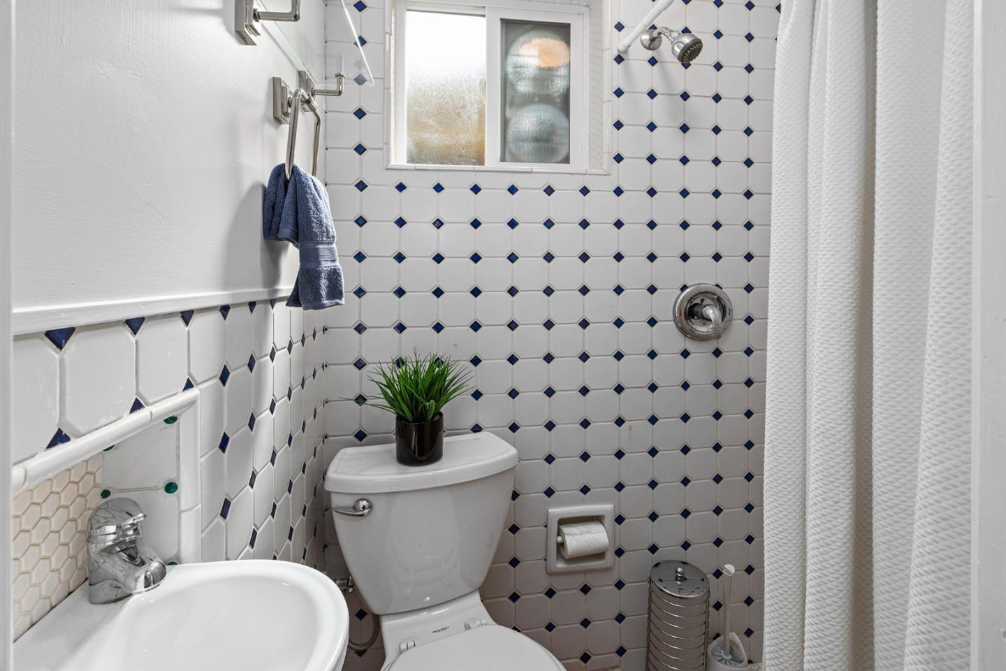 Detail Gallery Image 36 of 63 For 212 Gilbert Ave, Menlo Park,  CA 94025 - 3 Beds | 3 Baths