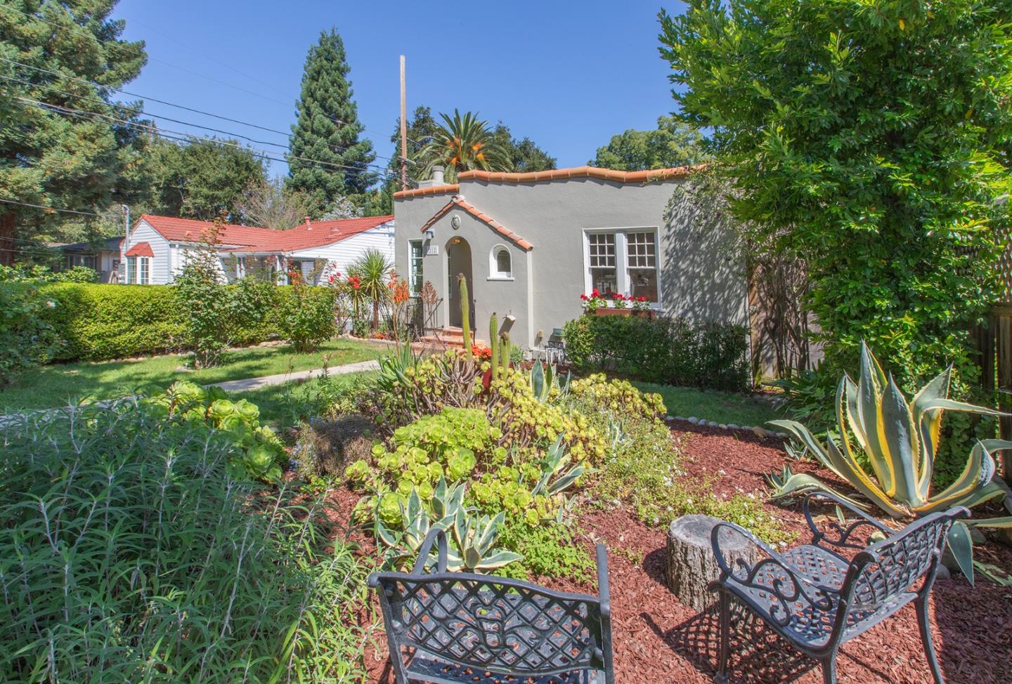 Detail Gallery Image 4 of 63 For 212 Gilbert Ave, Menlo Park,  CA 94025 - 3 Beds | 3 Baths