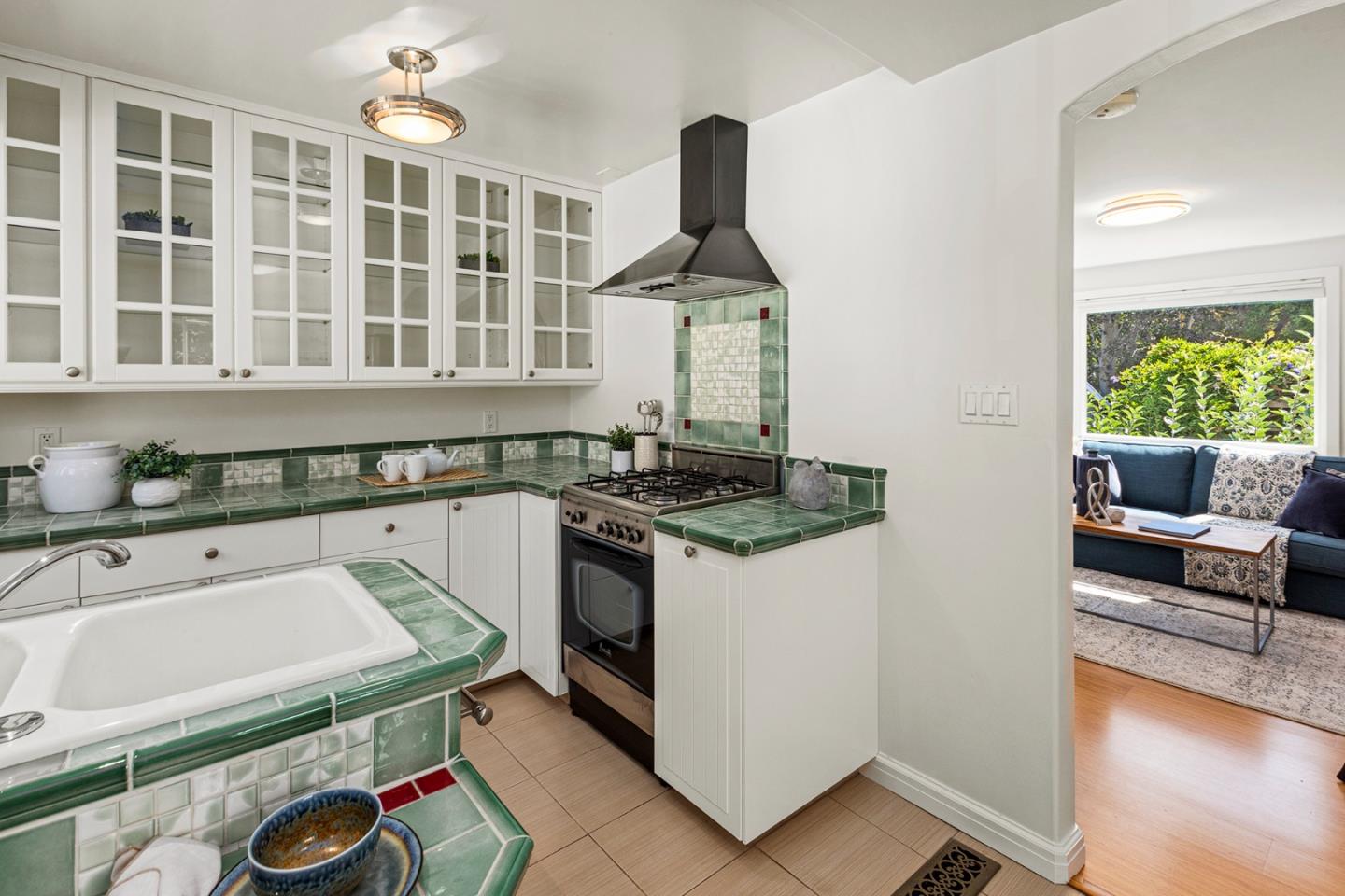 Detail Gallery Image 51 of 63 For 212 Gilbert Ave, Menlo Park,  CA 94025 - 3 Beds | 3 Baths