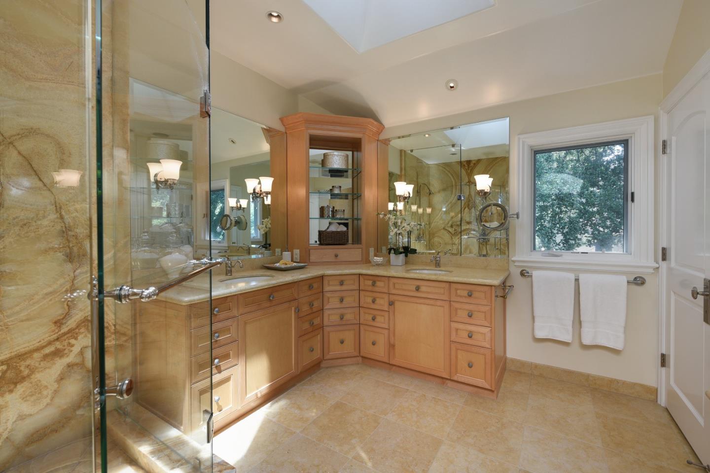 Detail Gallery Image 8 of 9 For Waverley St, Palo Alto,  CA 94301 - 6 Beds | 5 Baths