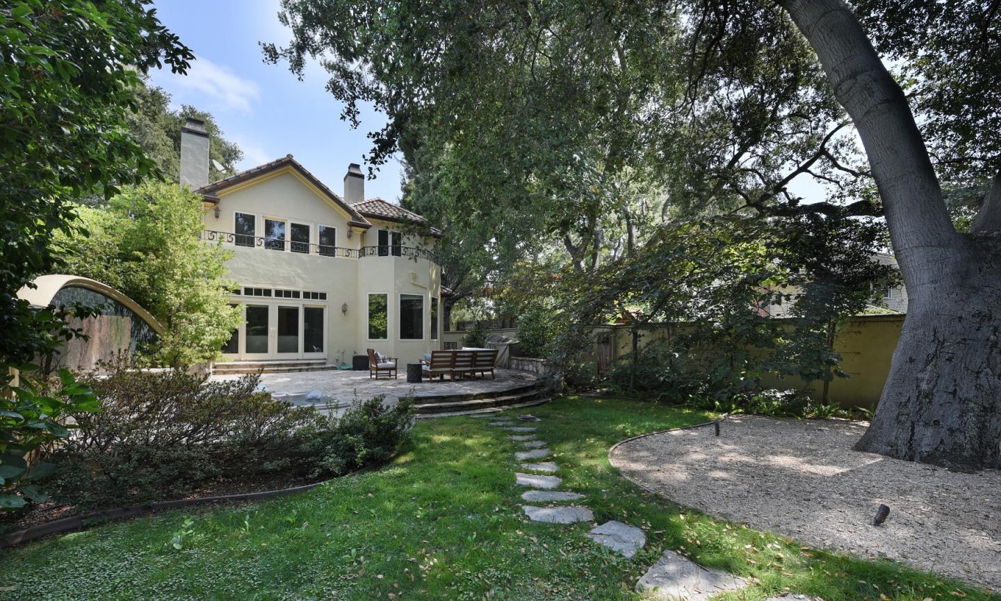 Detail Gallery Image 9 of 9 For Waverley St, Palo Alto,  CA 94301 - 6 Beds | 5 Baths