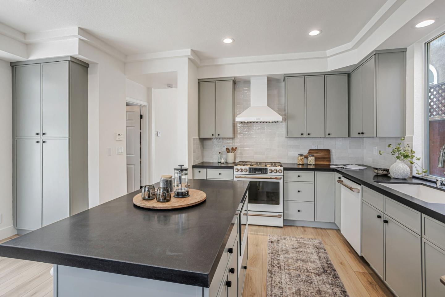 Detail Gallery Image 10 of 55 For 234 Houghton St, Mountain View,  CA 94041 - 2 Beds | 2/1 Baths