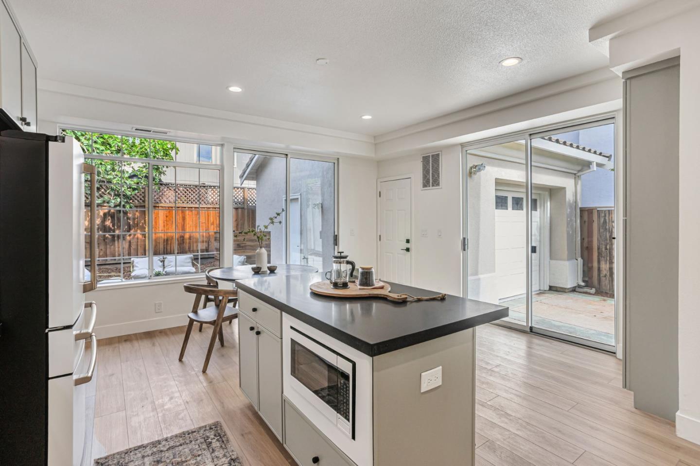 Detail Gallery Image 11 of 55 For 234 Houghton St, Mountain View,  CA 94041 - 2 Beds | 2/1 Baths