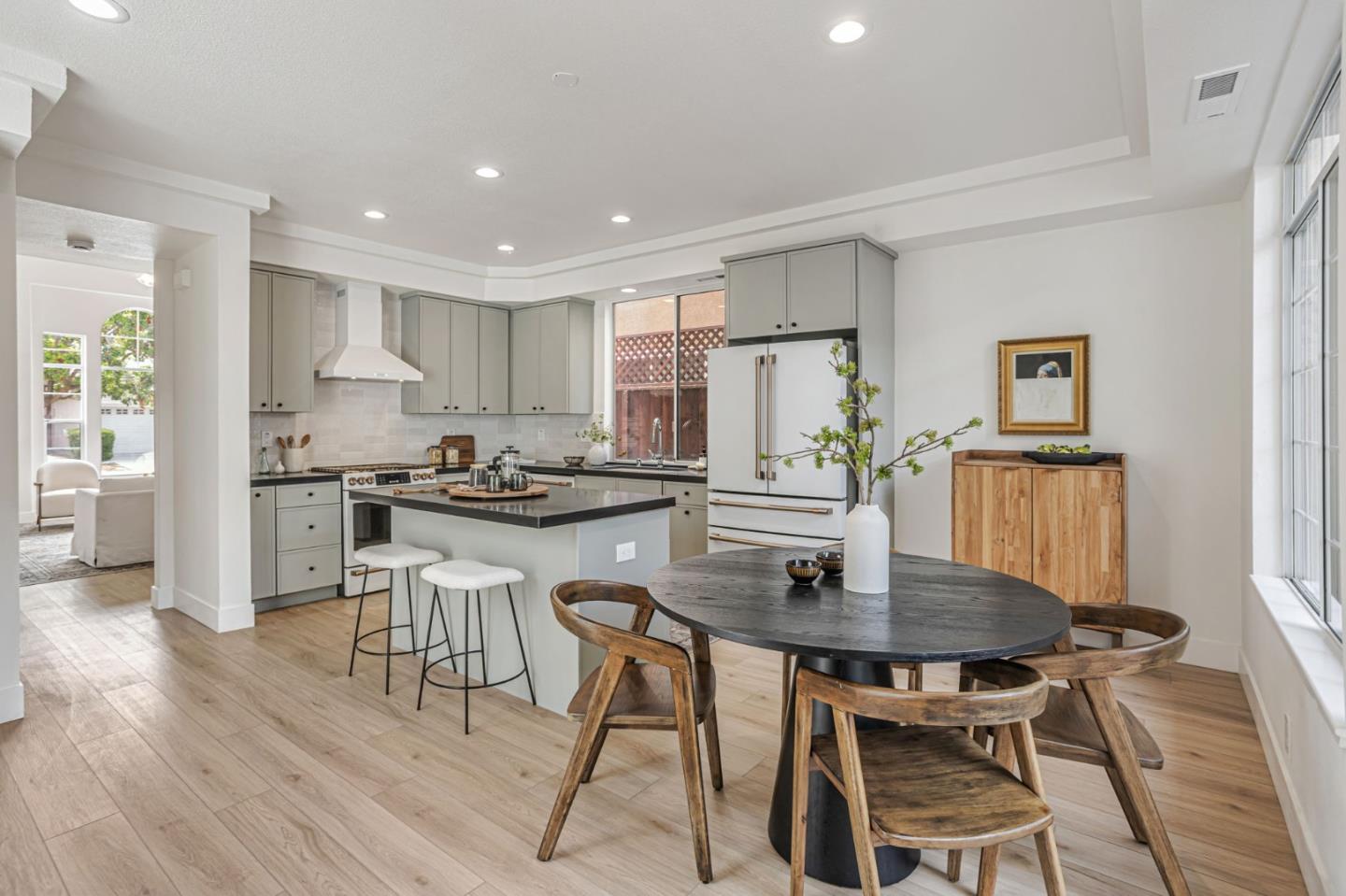 Detail Gallery Image 13 of 55 For 234 Houghton St, Mountain View,  CA 94041 - 2 Beds | 2/1 Baths