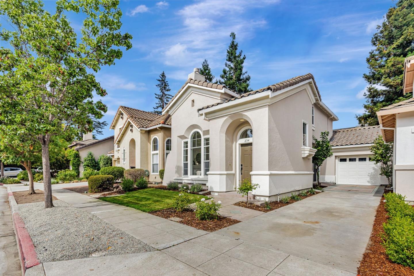 Detail Gallery Image 3 of 55 For 234 Houghton St, Mountain View,  CA 94041 - 2 Beds | 2/1 Baths