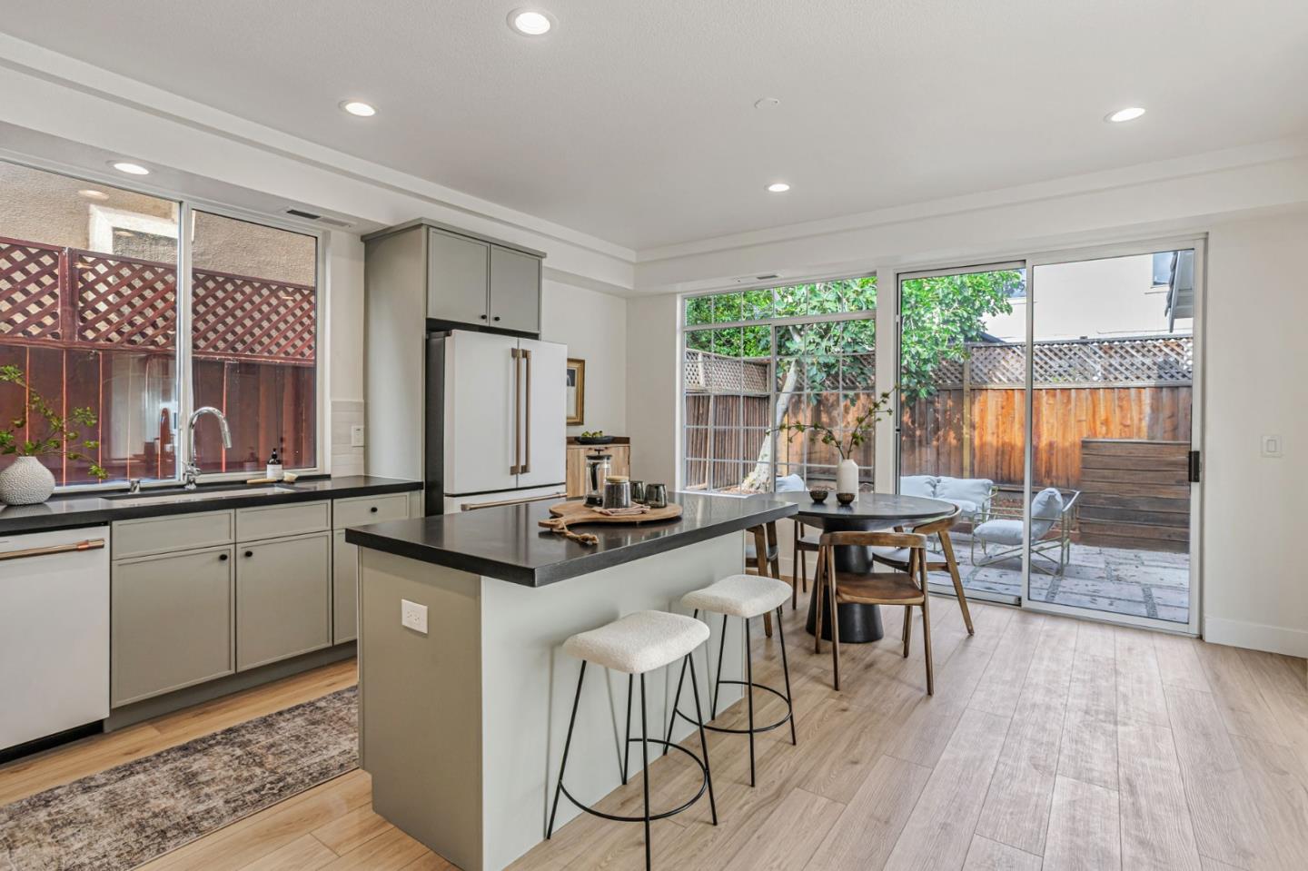 Detail Gallery Image 9 of 55 For 234 Houghton St, Mountain View,  CA 94041 - 2 Beds | 2/1 Baths