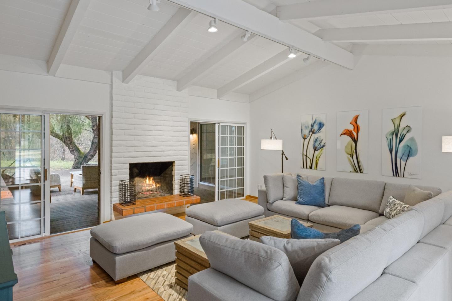 Detail Gallery Image 4 of 20 For 93 Boronda Rd, Carmel Valley,  CA 93924 - 4 Beds | 2 Baths