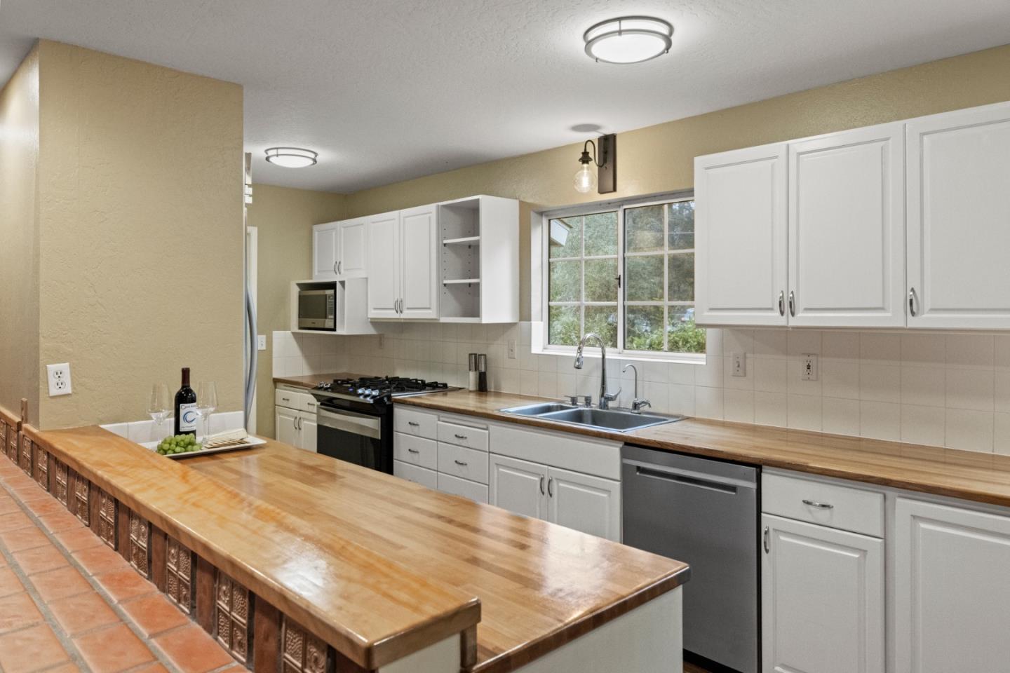 Detail Gallery Image 7 of 20 For 93 Boronda Rd, Carmel Valley,  CA 93924 - 4 Beds | 2 Baths