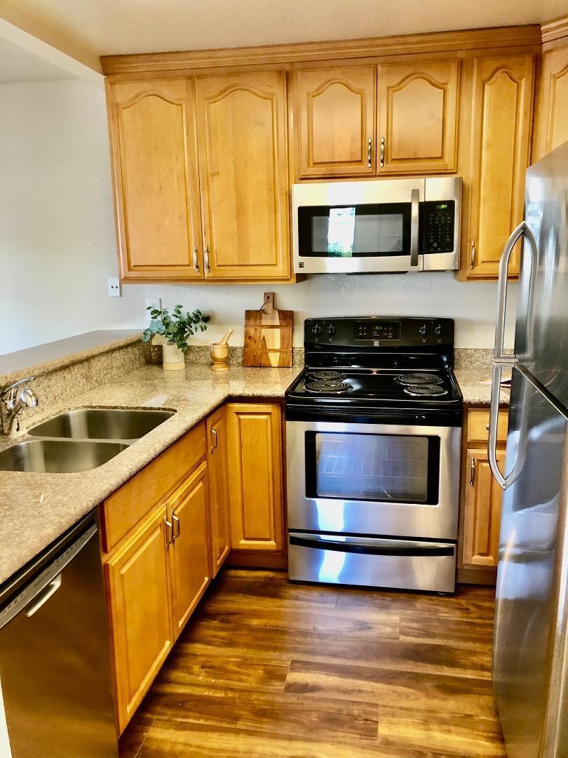 Detail Gallery Image 2 of 6 For 1905 La Terrace Cir, San Jose,  CA 95123 - 2 Beds | 2 Baths