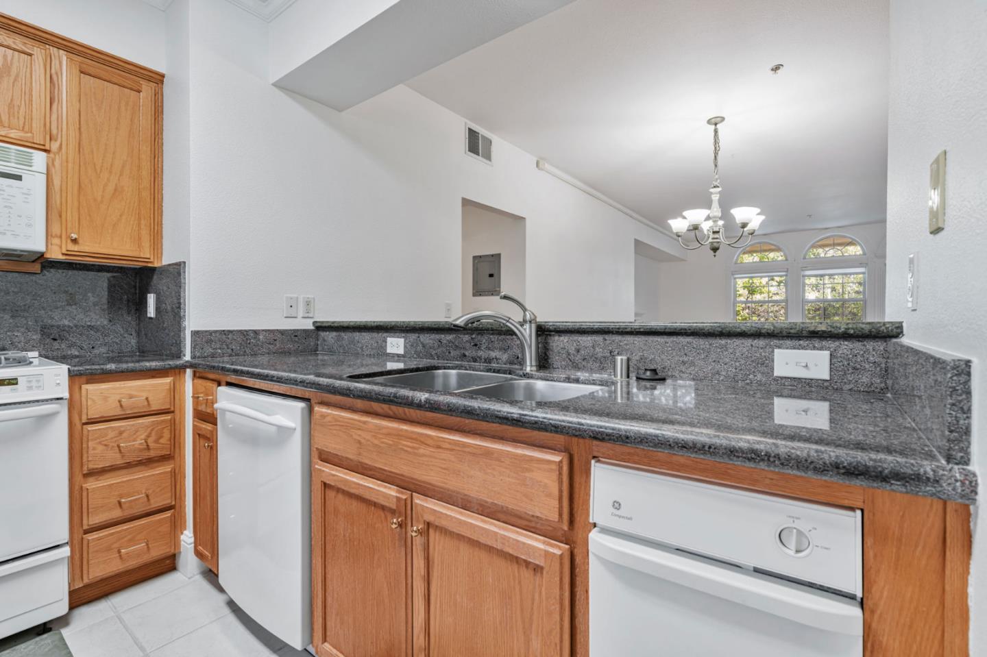 Detail Gallery Image 11 of 32 For 530 El Camino Real #209,  Burlingame,  CA 94010 - 2 Beds | 2 Baths