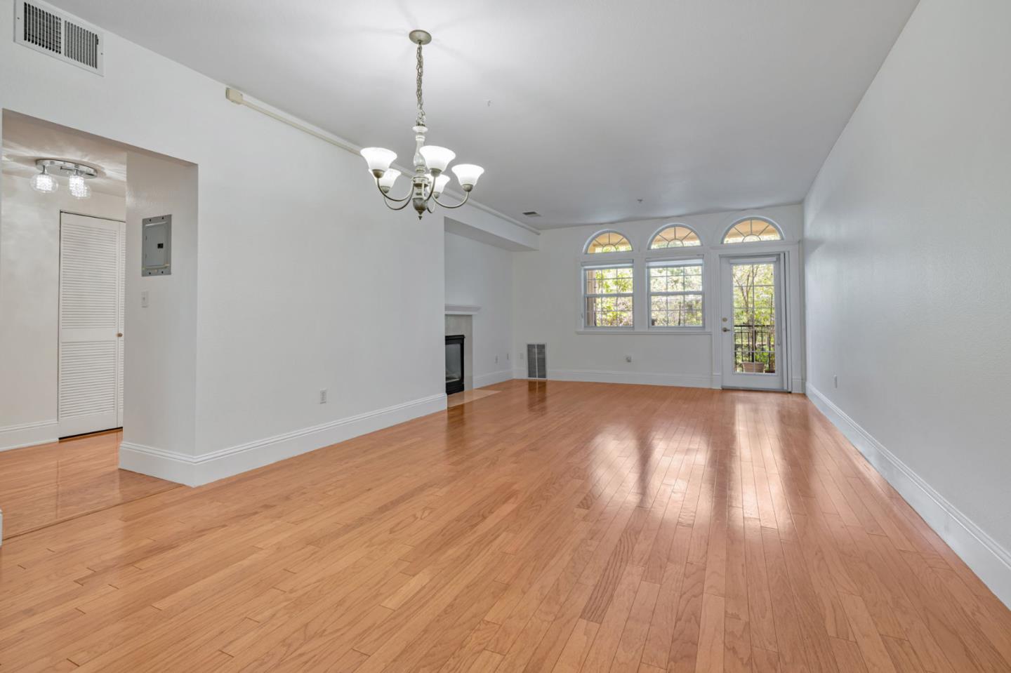 Detail Gallery Image 12 of 32 For 530 El Camino Real #209,  Burlingame,  CA 94010 - 2 Beds | 2 Baths