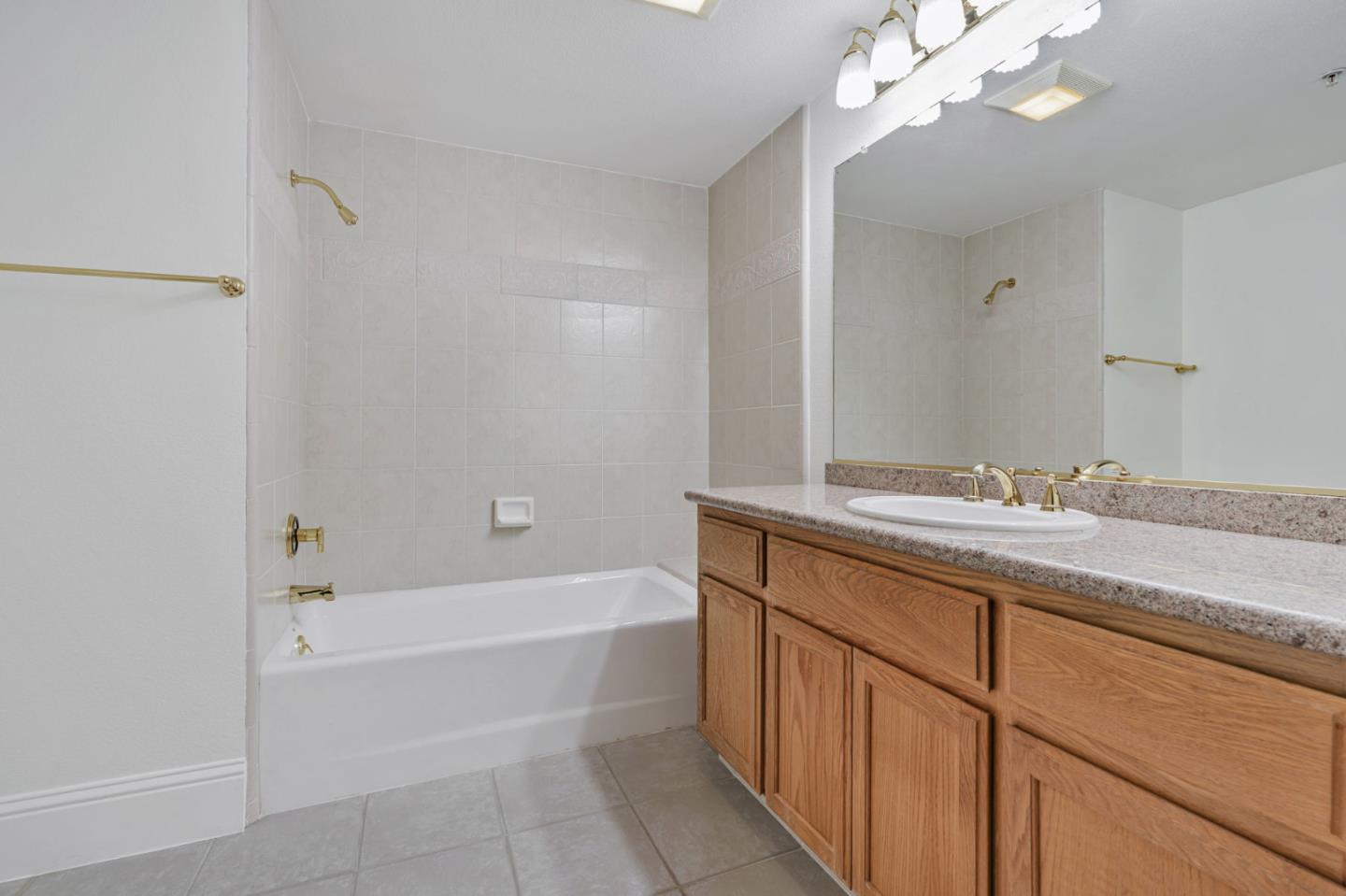 Detail Gallery Image 18 of 32 For 530 El Camino Real #209,  Burlingame,  CA 94010 - 2 Beds | 2 Baths
