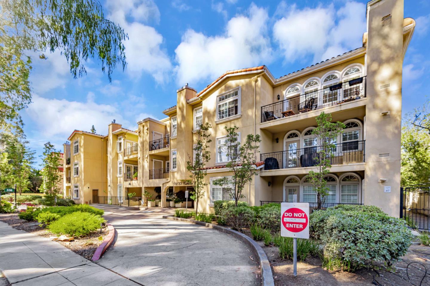 Detail Gallery Image 2 of 32 For 530 El Camino Real #209,  Burlingame,  CA 94010 - 2 Beds | 2 Baths