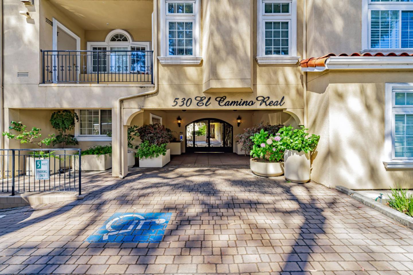 Detail Gallery Image 4 of 32 For 530 El Camino Real #209,  Burlingame,  CA 94010 - 2 Beds | 2 Baths