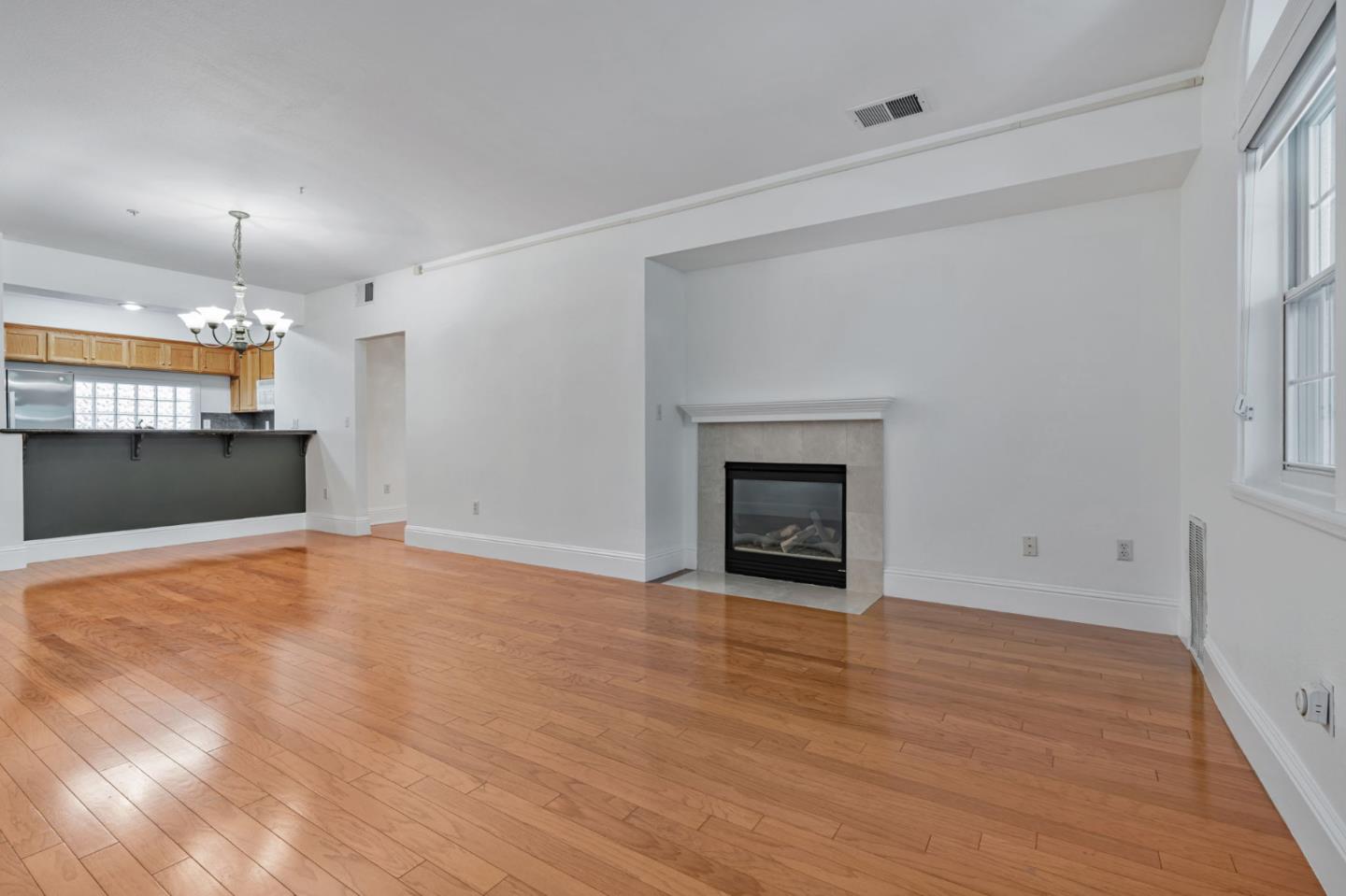 Detail Gallery Image 6 of 32 For 530 El Camino Real #209,  Burlingame,  CA 94010 - 2 Beds | 2 Baths