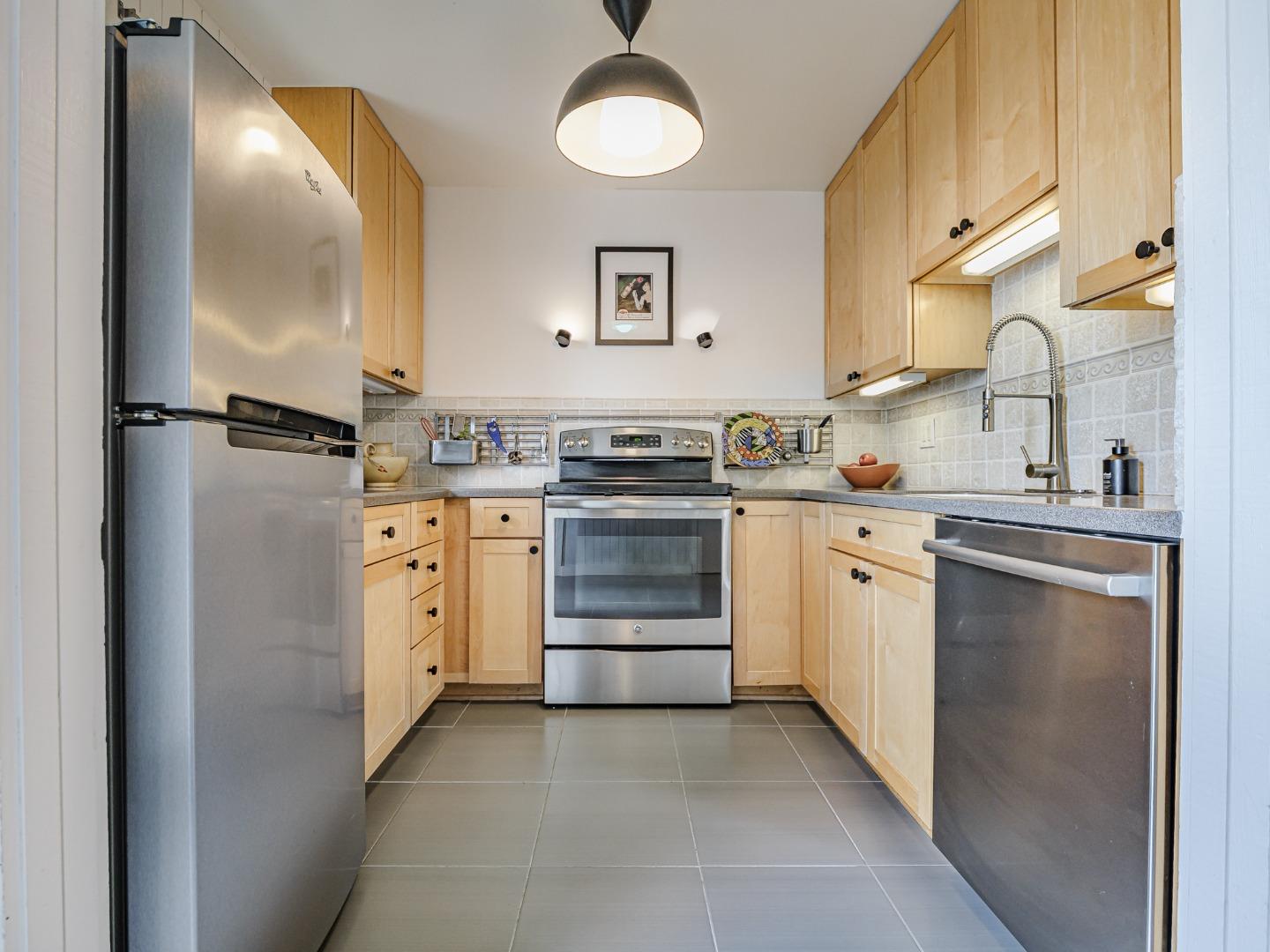 Detail Gallery Image 16 of 44 For 317 Brook Ave, Santa Cruz,  CA 95062 - 2 Beds | 1 Baths