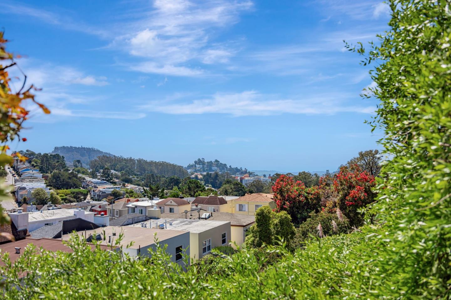 Detail Gallery Image 10 of 58 For 32 Clairview Ct, San Francisco,  CA 94131 - 4 Beds | 3 Baths