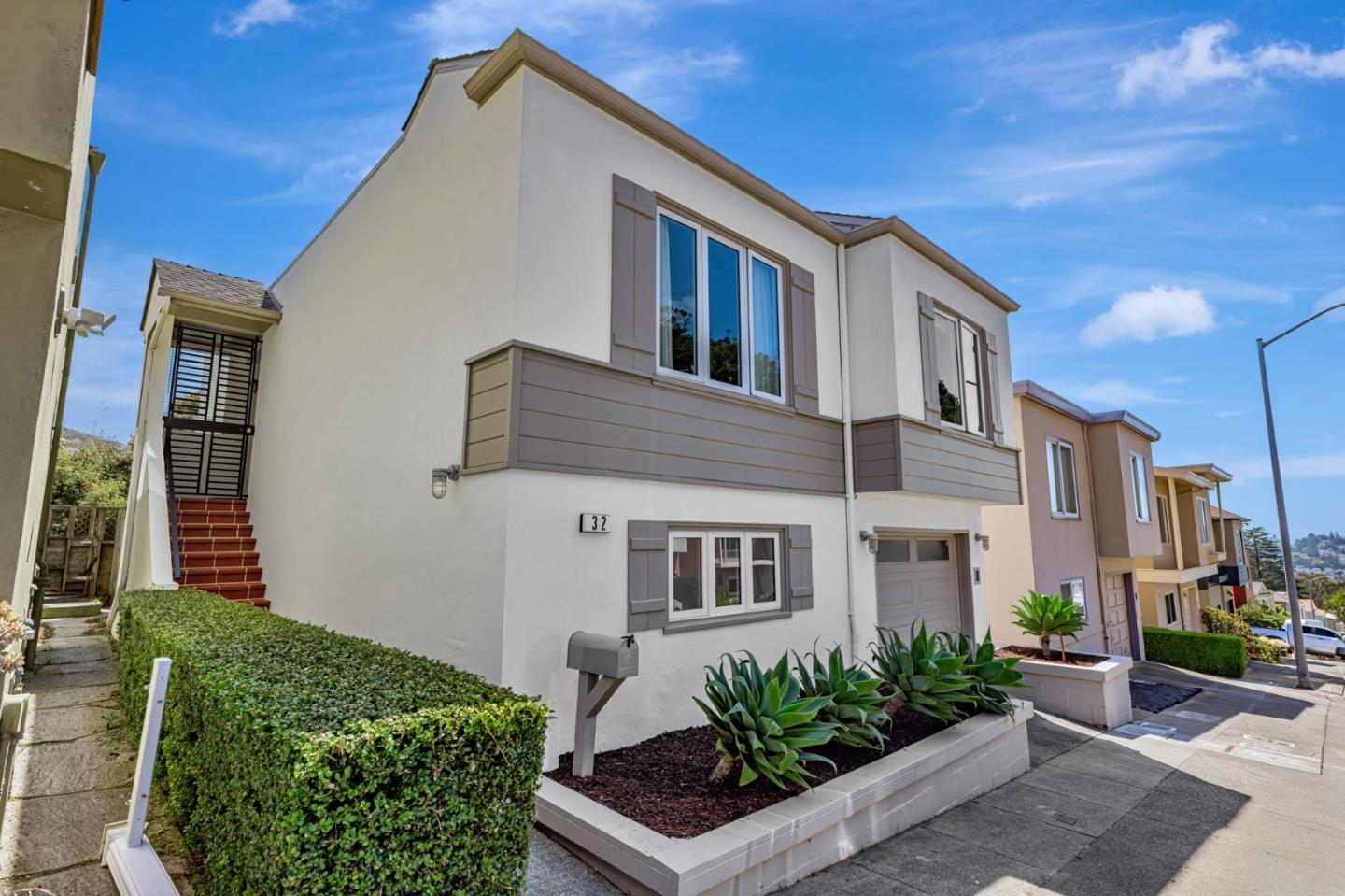 Detail Gallery Image 3 of 58 For 32 Clairview Ct, San Francisco,  CA 94131 - 4 Beds | 3 Baths