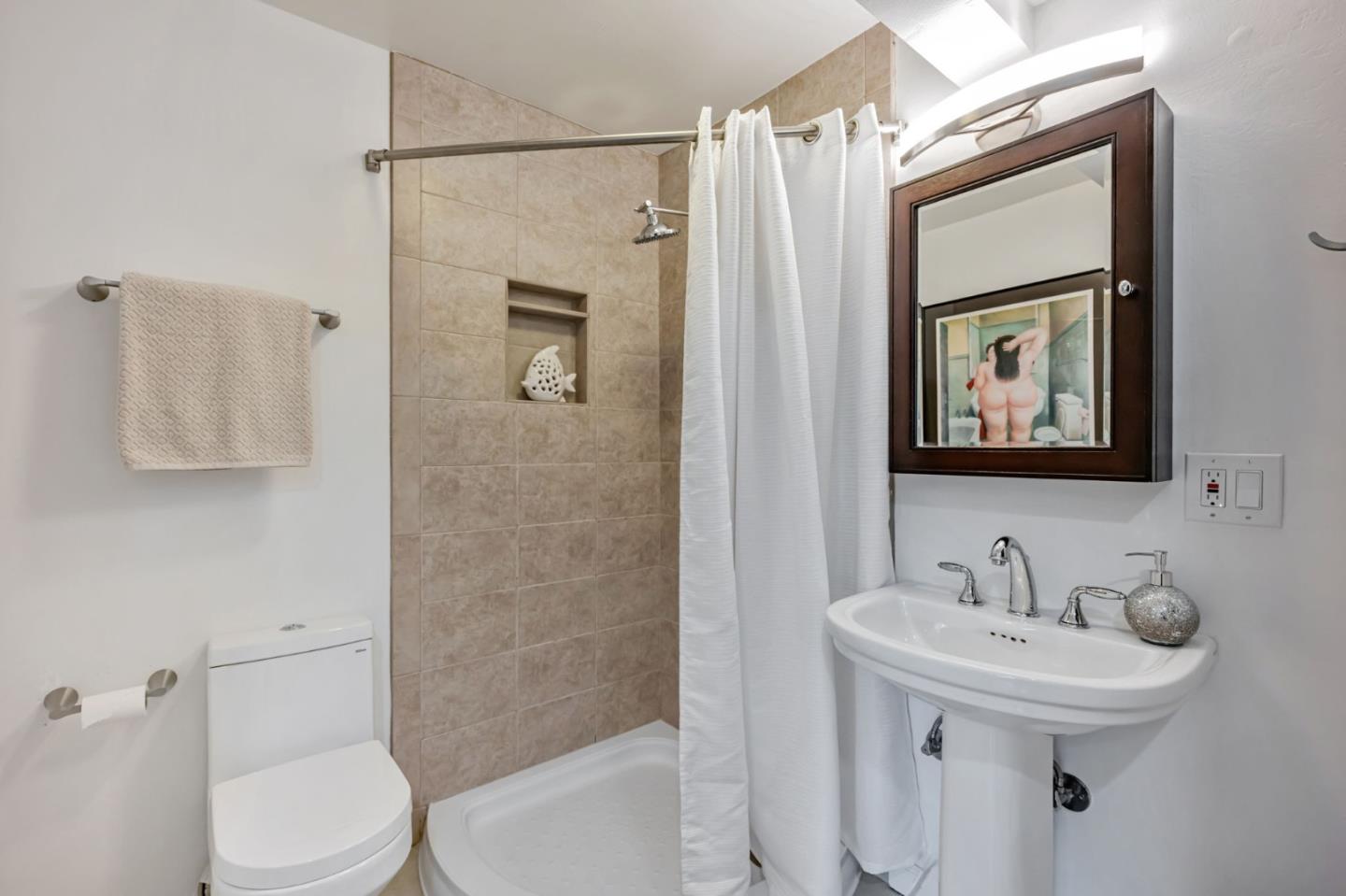 Detail Gallery Image 33 of 58 For 32 Clairview Ct, San Francisco,  CA 94131 - 4 Beds | 3 Baths