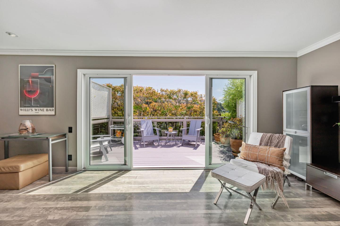 Detail Gallery Image 5 of 58 For 32 Clairview Ct, San Francisco,  CA 94131 - 4 Beds | 3 Baths