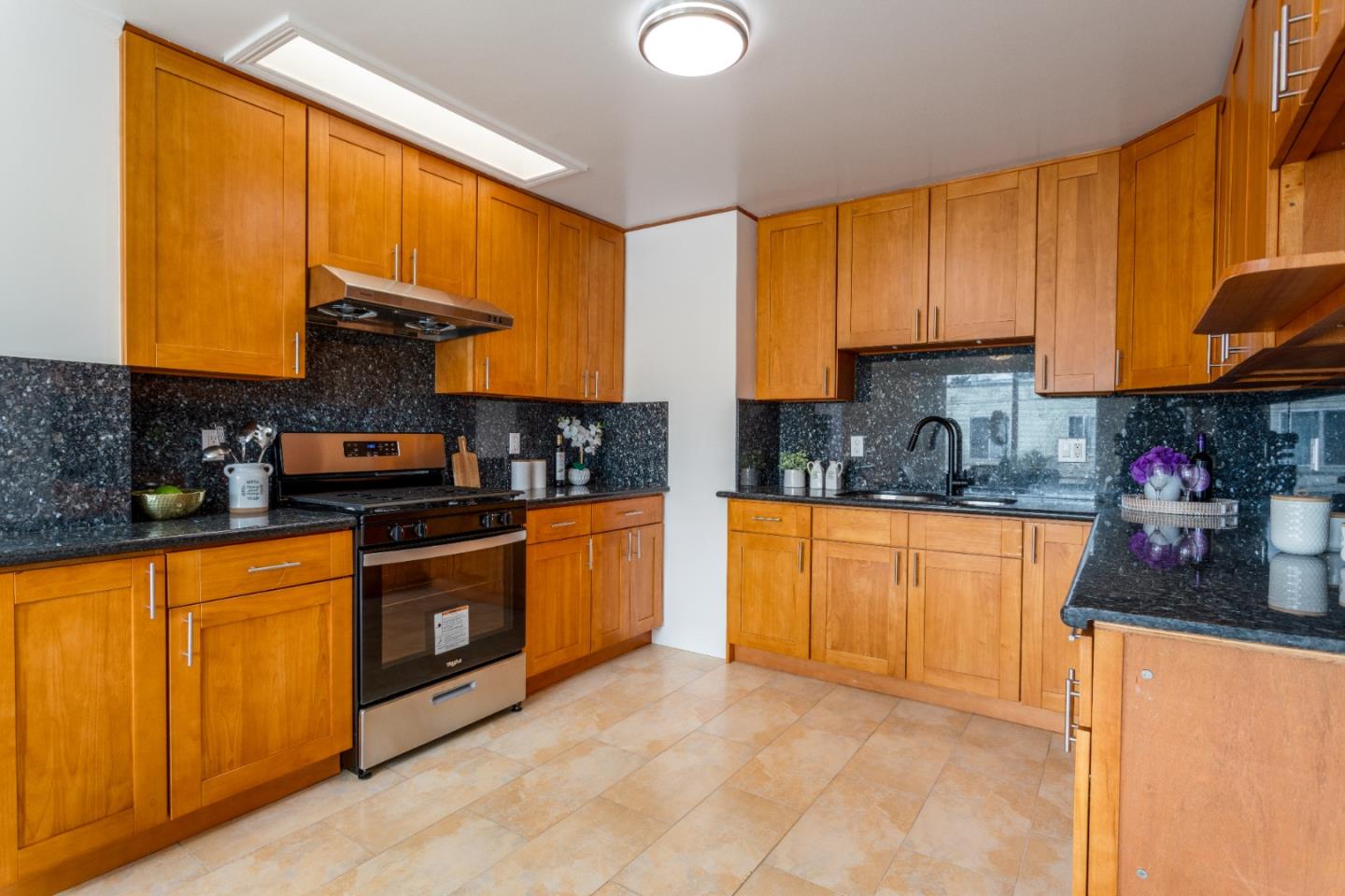Detail Gallery Image 2 of 33 For 2115 42nd Ave, San Francisco,  CA 94116 - 3 Beds | 2 Baths