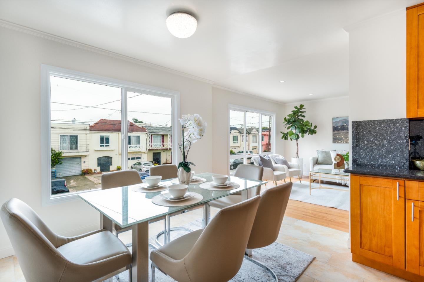 Detail Gallery Image 3 of 33 For 2115 42nd Ave, San Francisco,  CA 94116 - 3 Beds | 2 Baths