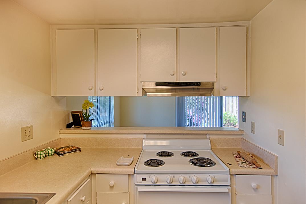 Detail Gallery Image 10 of 24 For 140 Castillion Ter, Santa Cruz,  CA 95060 - 3 Beds | 2 Baths