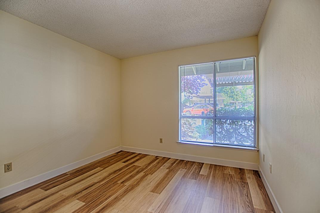 Detail Gallery Image 11 of 24 For 140 Castillion Ter, Santa Cruz,  CA 95060 - 3 Beds | 2 Baths