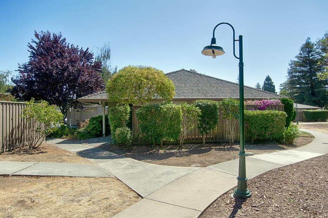 Detail Gallery Image 2 of 24 For 140 Castillion Ter, Santa Cruz,  CA 95060 - 3 Beds | 2 Baths