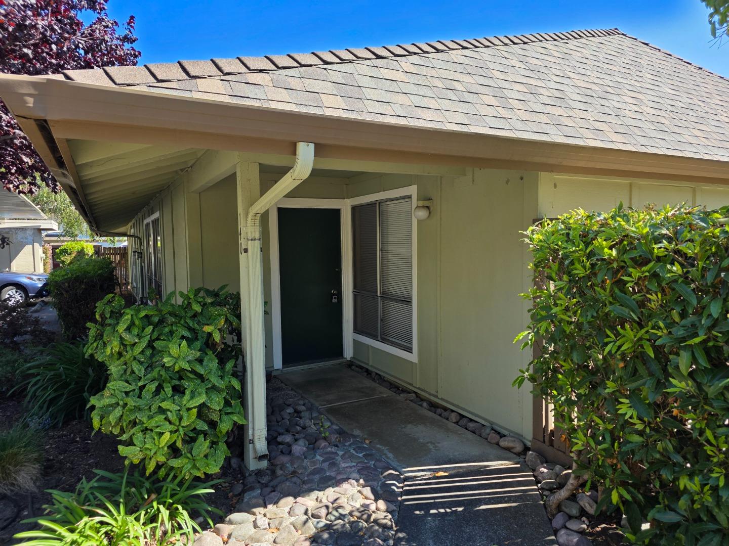 Detail Gallery Image 3 of 24 For 140 Castillion Ter, Santa Cruz,  CA 95060 - 3 Beds | 2 Baths