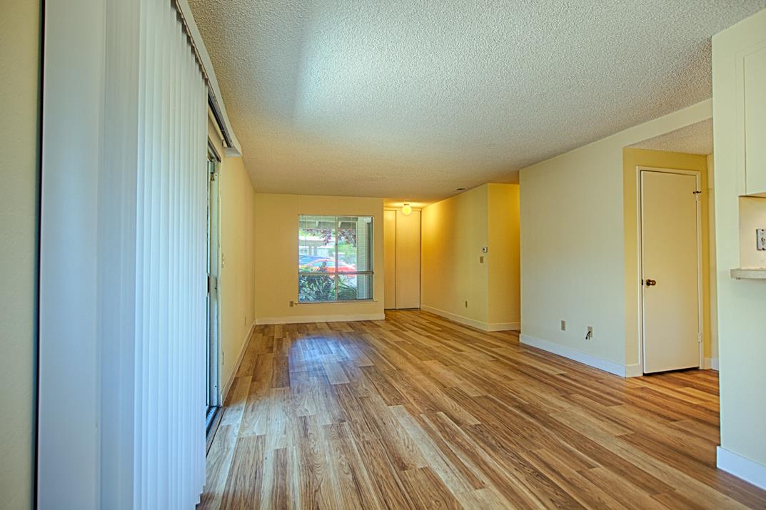 Detail Gallery Image 5 of 24 For 140 Castillion Ter, Santa Cruz,  CA 95060 - 3 Beds | 2 Baths