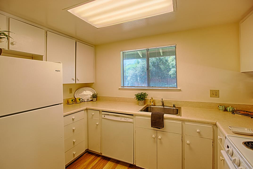 Detail Gallery Image 9 of 24 For 140 Castillion Ter, Santa Cruz,  CA 95060 - 3 Beds | 2 Baths