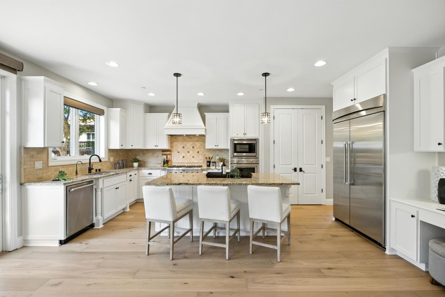 Detail Gallery Image 16 of 53 For 270 Oakview Dr, San Carlos,  CA 94070 - 4 Beds | 3 Baths