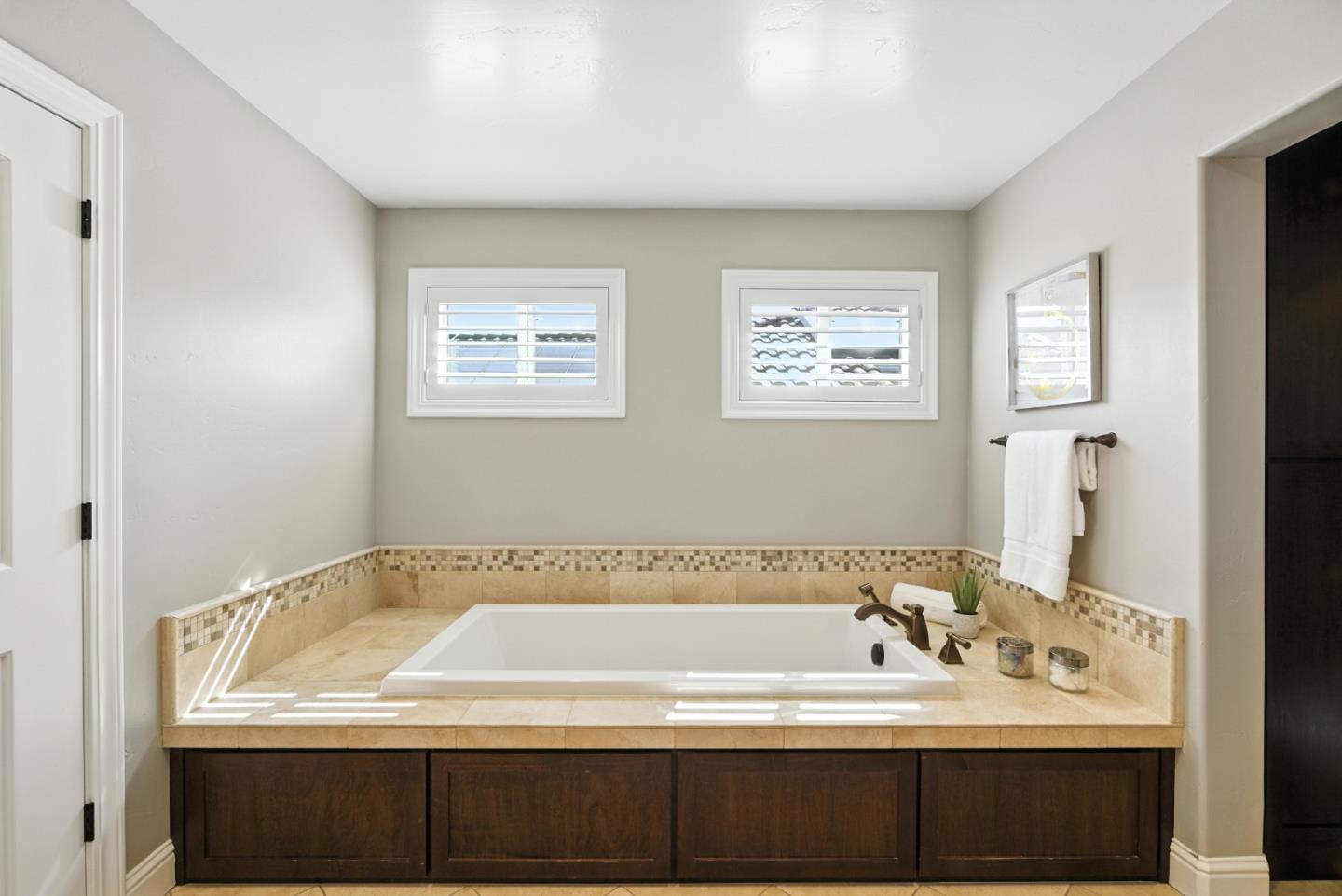 Detail Gallery Image 34 of 53 For 270 Oakview Dr, San Carlos,  CA 94070 - 4 Beds | 3 Baths