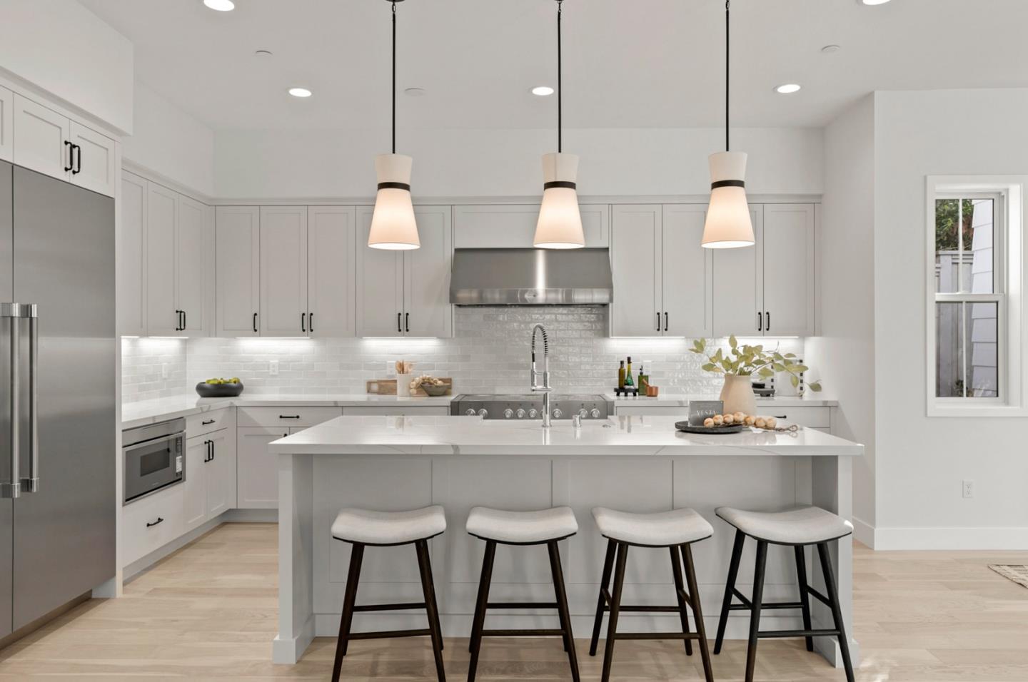 Detail Gallery Image 10 of 51 For 3070 Sterling Way, Redwood City,  CA 94061 - 4 Beds | 4/1 Baths