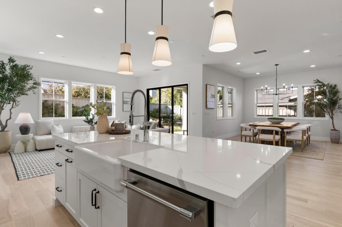 Detail Gallery Image 13 of 51 For 3070 Sterling Way, Redwood City,  CA 94061 - 4 Beds | 4/1 Baths