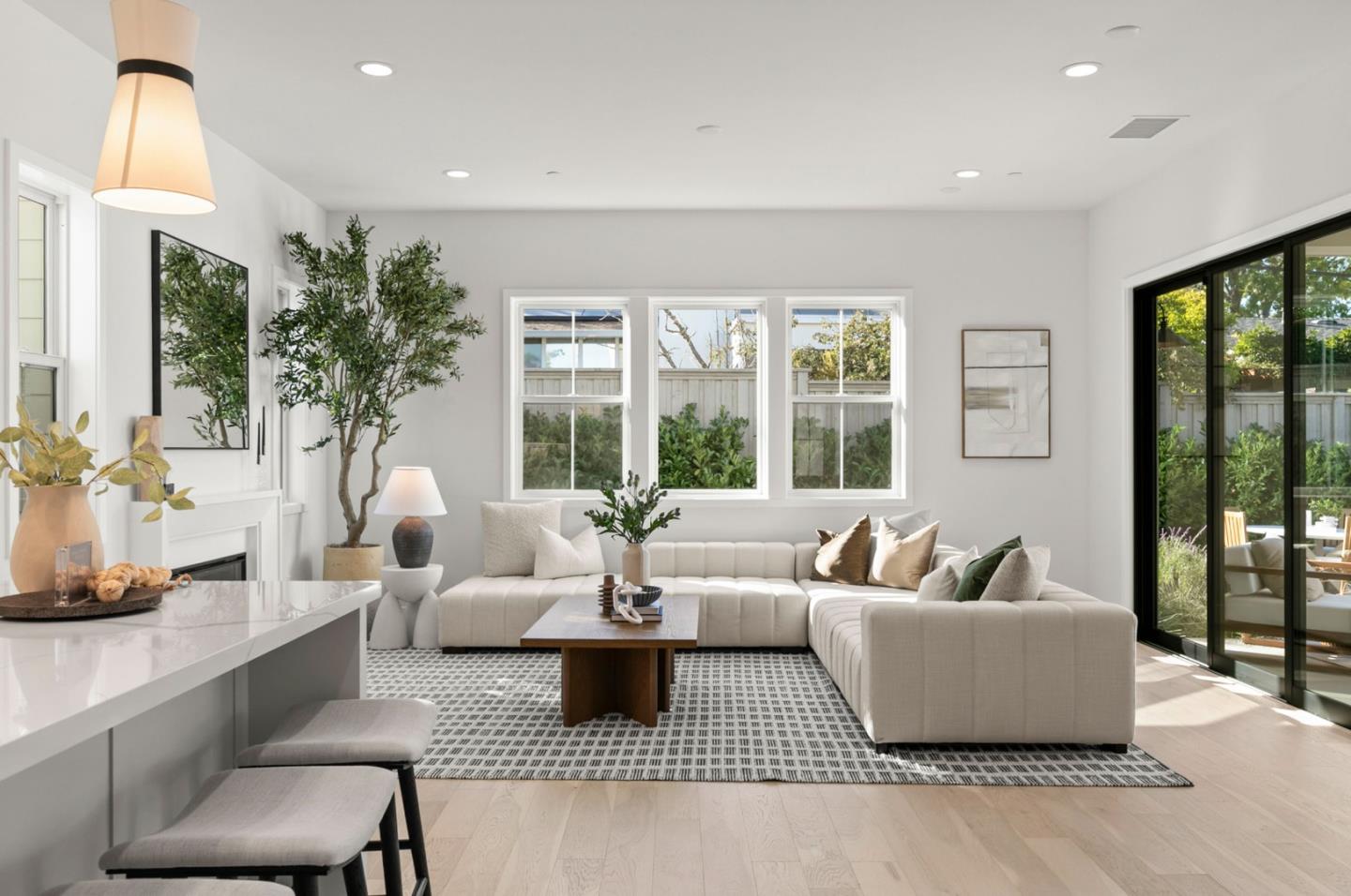 Detail Gallery Image 14 of 51 For 3070 Sterling Way, Redwood City,  CA 94061 - 4 Beds | 4/1 Baths